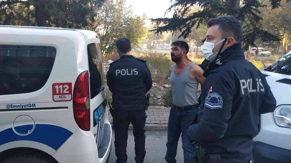 Konya'da Özel Harekatın gözaltına aldığı şahsın evinde binlerce uyuşturucu hap bulundu