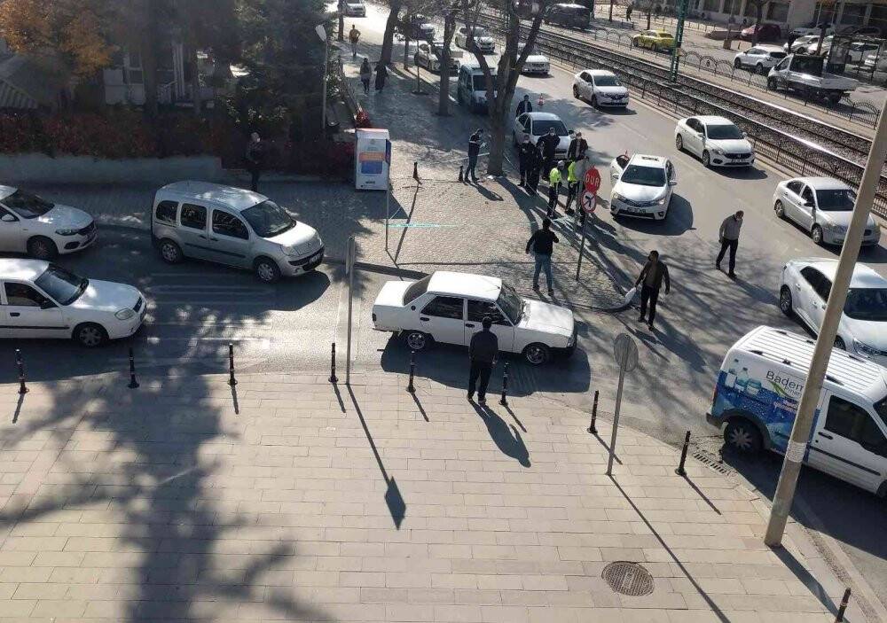 Silahlı kız kafeye gelip 14 yaşındaki kızı vurdu