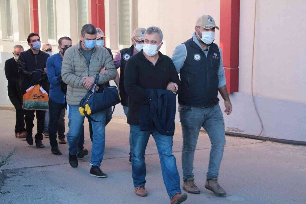 FETÖ’den 5 tutuklama