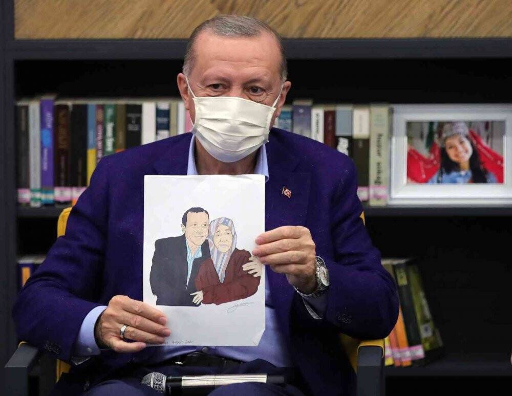 Cumhurbaşkanı Erdoğan: Gölgesinde huzur bulduğumuz bayrak hepimizin ortak bayrağıdır