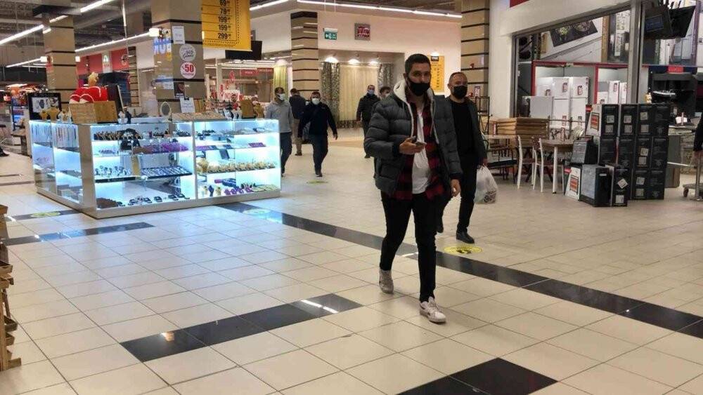 Depreme AVM’de yakalanan vatandaşlar AVM’yi terk etti