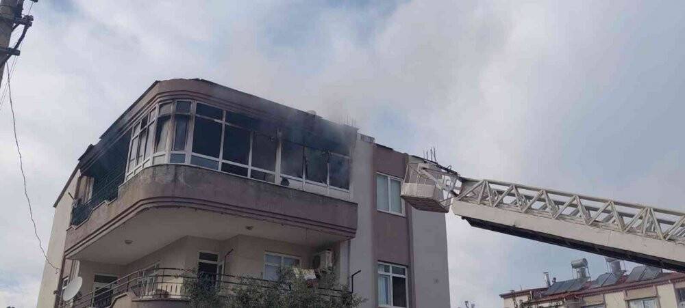 Klimadan çıkan yangın evi küle döndürdü