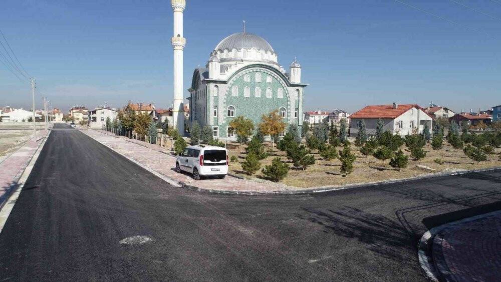 Meram Belediyesi Alakova’da sokakları sıcak asfaltla buluşturdu