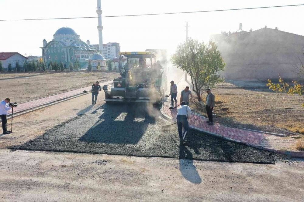 Meram Belediyesi Alakova’da sokakları sıcak asfaltla buluşturdu