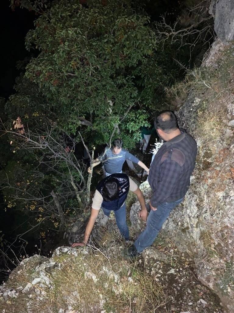 Spil Dağında mahsur kalan 4 genç jandarma tarafından kurtarıldı