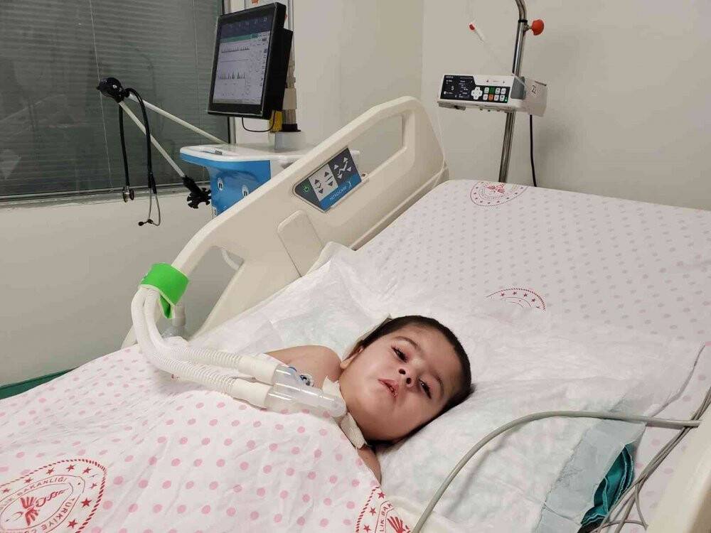 93 Gün yoğun bakımda kalan ve 10 kez kalbi duran çocuk hayata tutundu