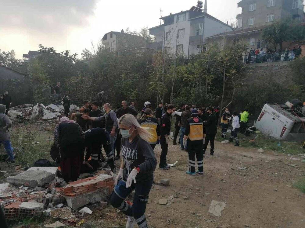 Öğrenci servisi kazasından acı haber: 2 ölü, 20 yaralı