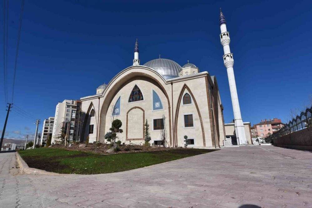Selçuklu’da cami avluları yeşile büründü