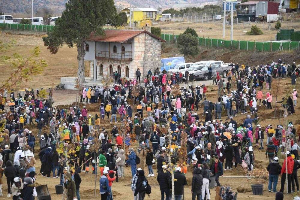 Konya büyükşehir Belediyesi 5 bin fidanı toprakla buluşturdu