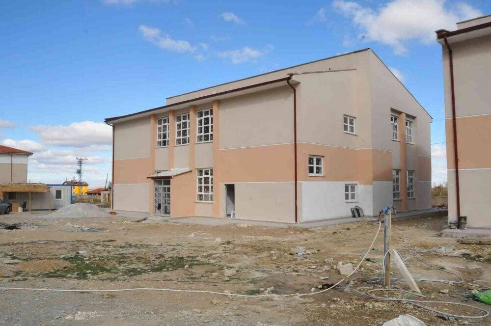 Akşehir Belediyesinin yaptırdığı 4 atölye binasında sona yaklaşıldı