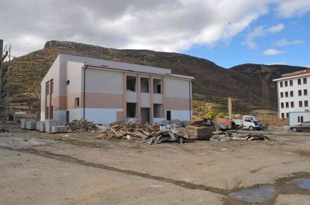 Akşehir Belediyesinin yaptırdığı 4 atölye binasında sona yaklaşıldı