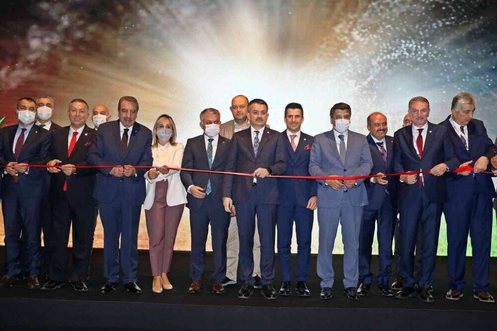 Bakan Pakdemirli’den muhalif kesimin Hollanda örneğine cevap