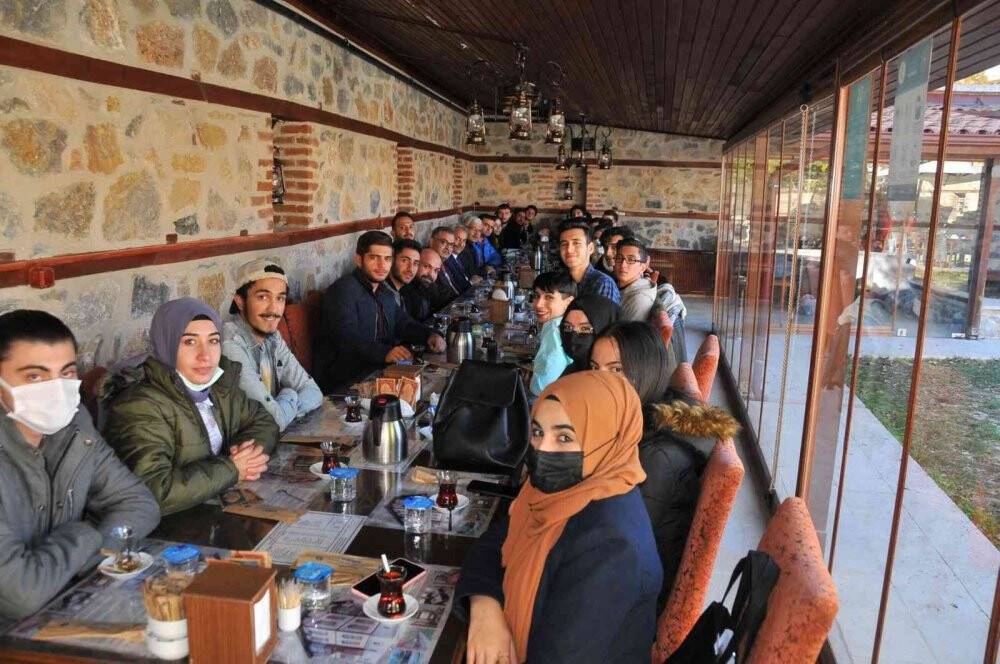 Başkan Akkaya üniversiteli gençlerle buluştu