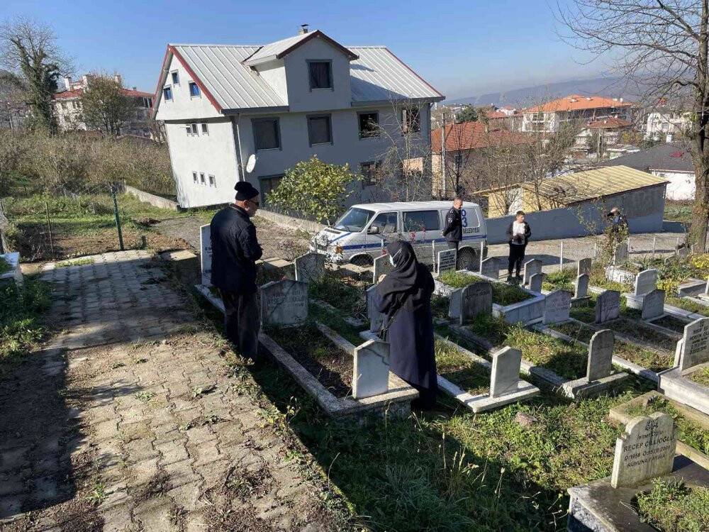Depremde 5 çocuğunu kaybeden baba gözyaşlarına hakim olamadı