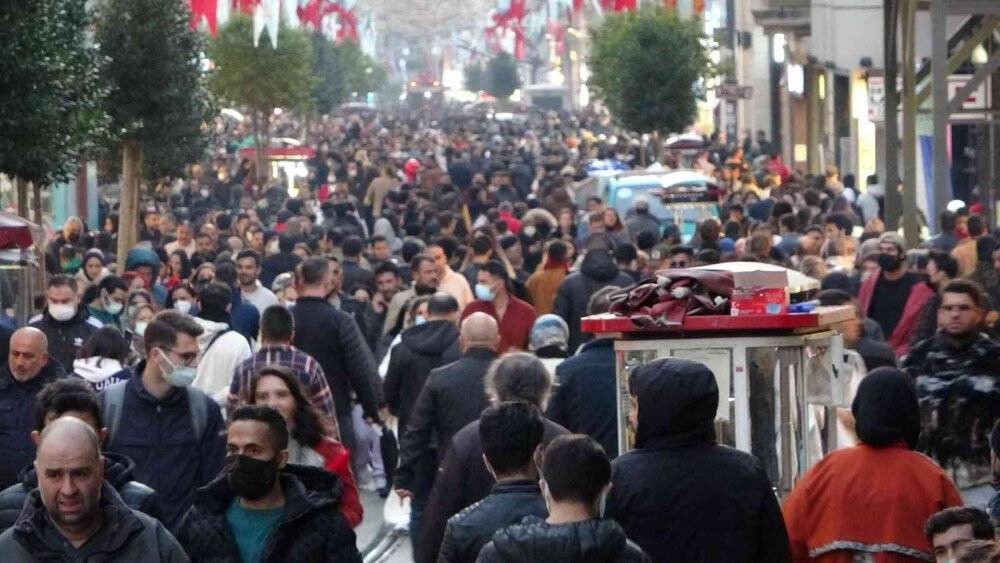 İstiklal Caddesi’nde korona virüs unutuldu