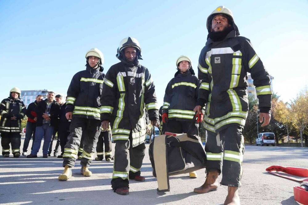 Libyalı itfaiyeciler Konya’da eğitim alıyor