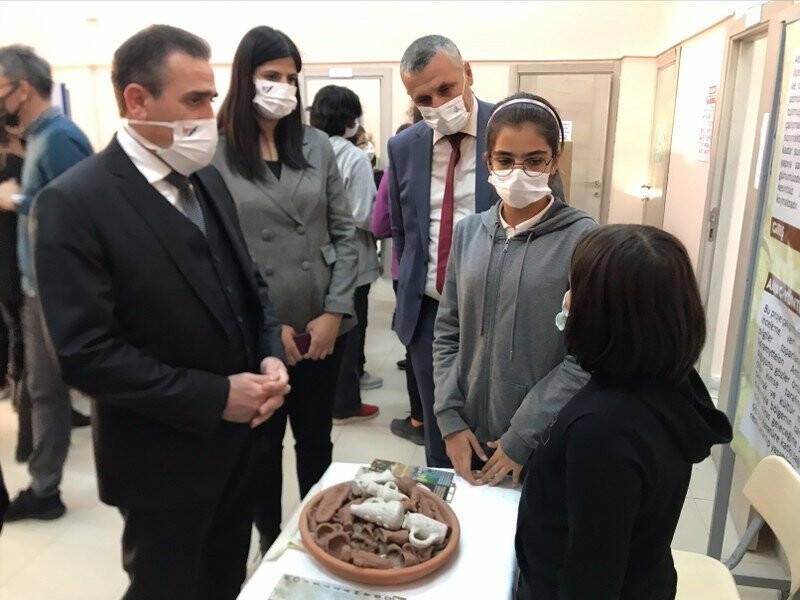 Burhaniye’de Tübitak 4006 Bilim Fuarı ilgi gördü