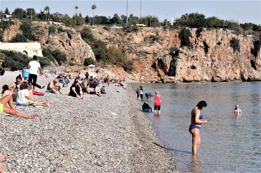 Doğu’da kar Antalya’da yazdan kalma günler