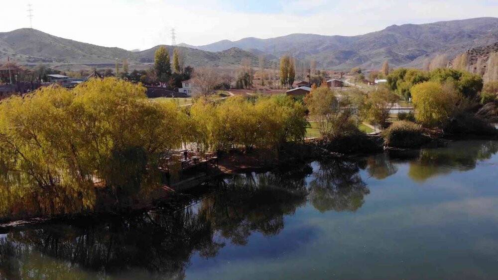 Kızılırmak’ı saran ağaçlar görsel şölen sunuyor