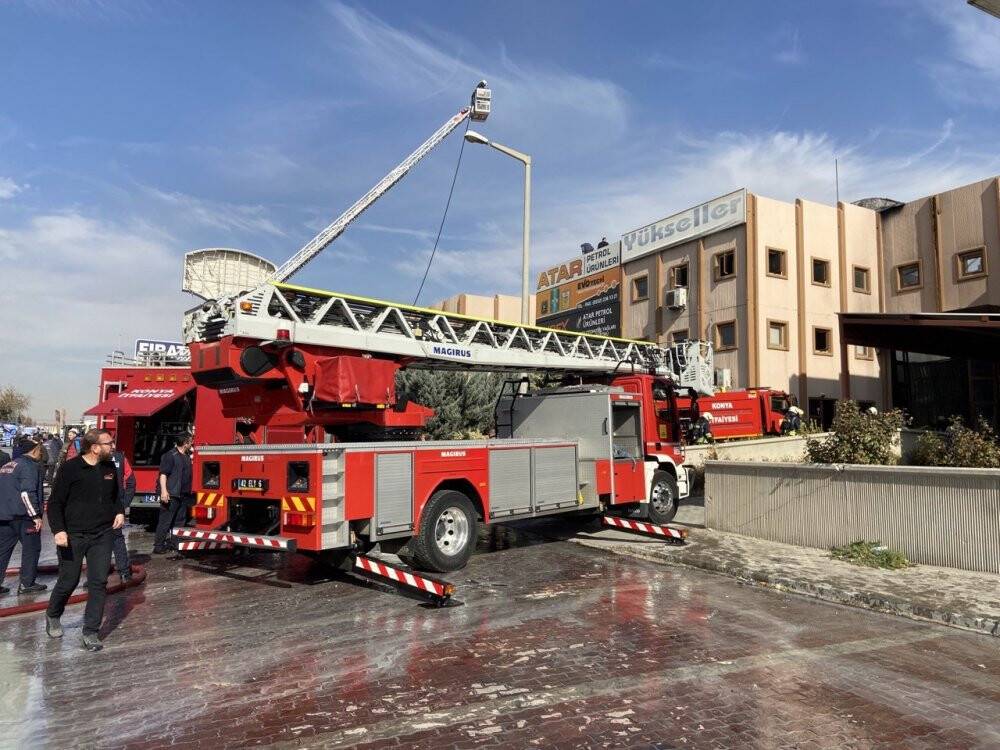 Konya'da korkutan yangın! Petrol ürünleri bulunan iş yerinde yangın çıktı