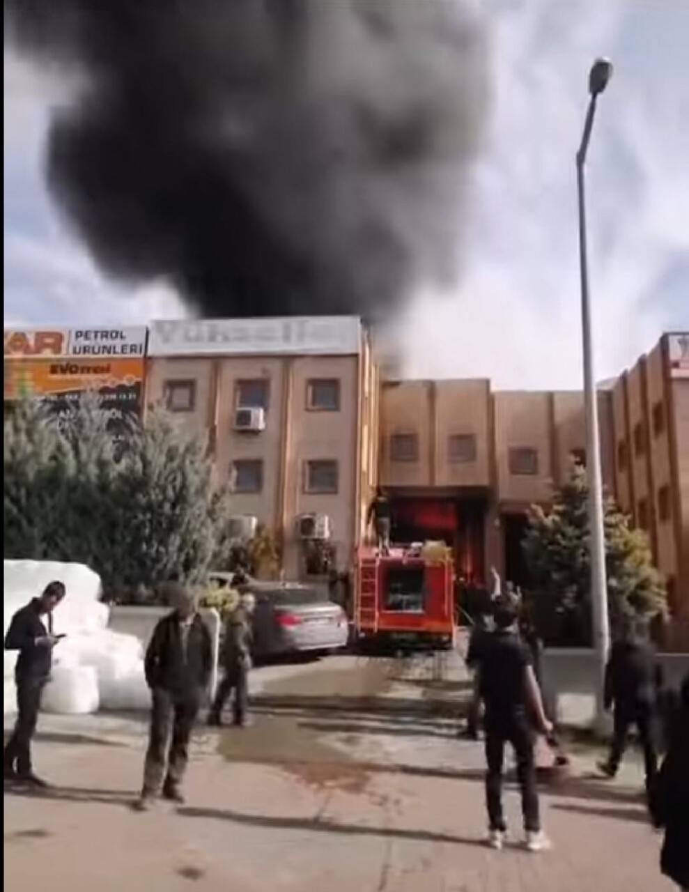 Konya'da korkutan yangın! Petrol ürünleri bulunan iş yerinde yangın çıktı