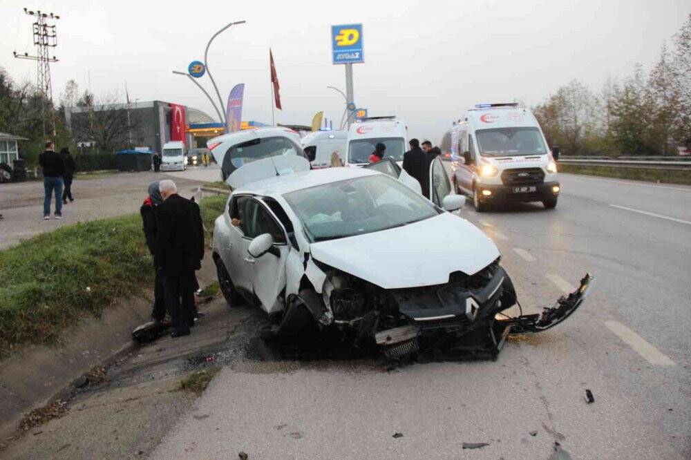 Sis nedeniyle meydana gelen kazada 1’i çocuk 5 kişi yaralandı