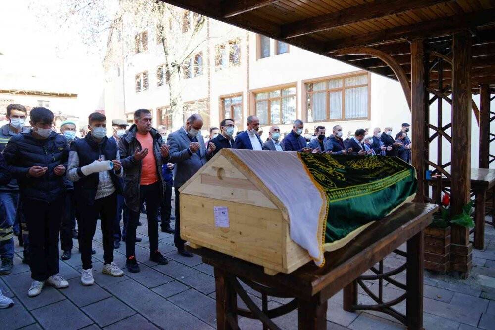 Sokak ortasında canice öldürülen kadın, son yolculuğuna uğurlandı