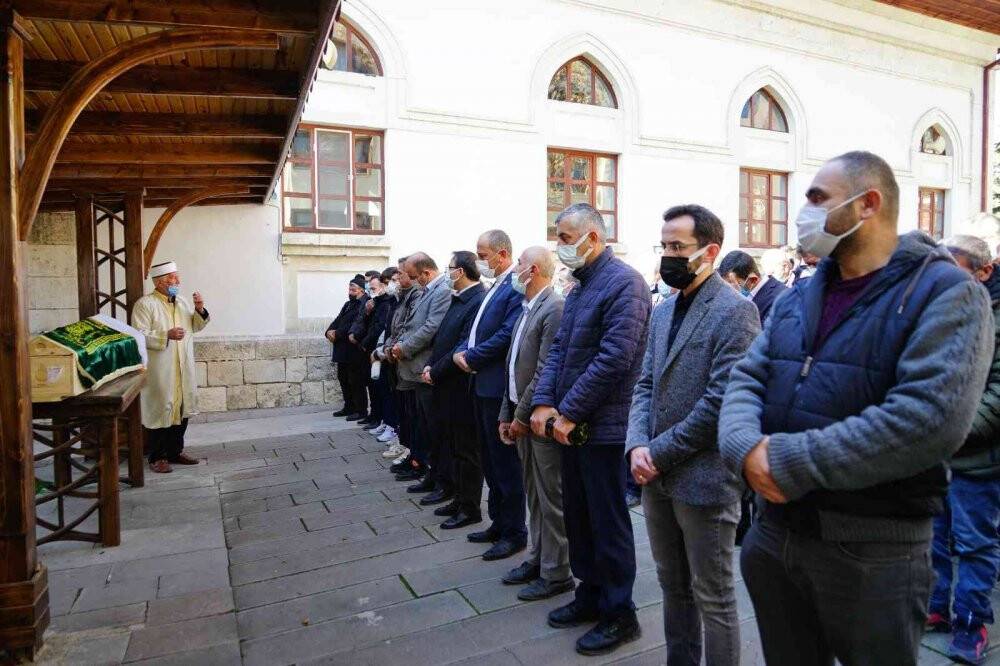 Sokak ortasında canice öldürülen kadın, son yolculuğuna uğurlandı