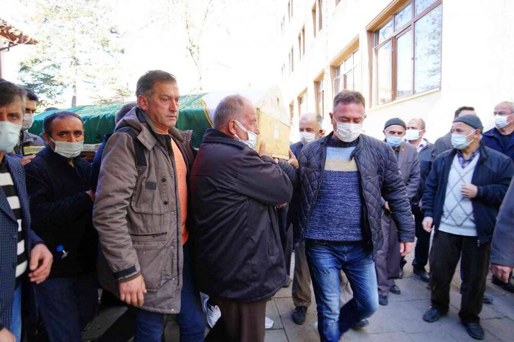 Sokak ortasında canice öldürülen kadın, son yolculuğuna uğurlandı