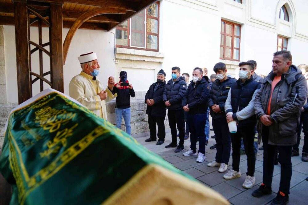 Sokak ortasında canice öldürülen kadın, son yolculuğuna uğurlandı