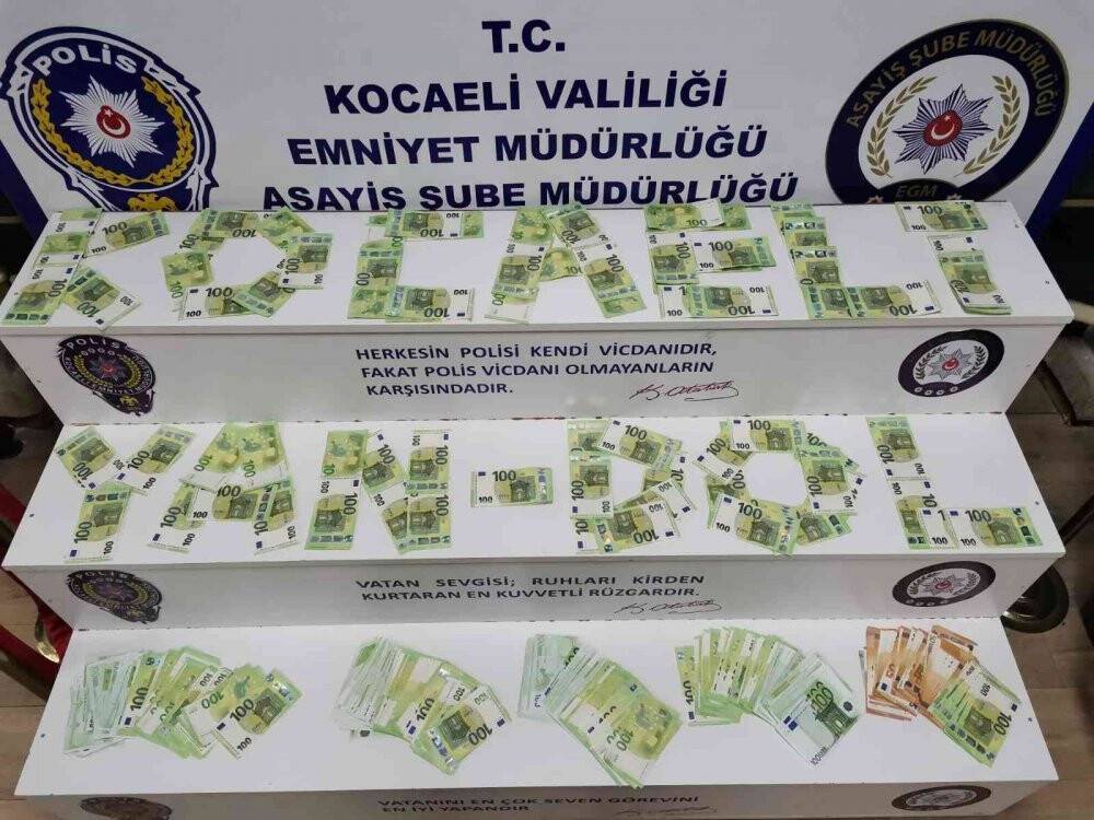 Yaşlıları, kendini savcı ve polis olarak tanıtarak dolandırdı