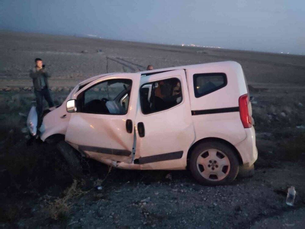 Hafif ticari araç şarampole uçtu: 5 yaralı