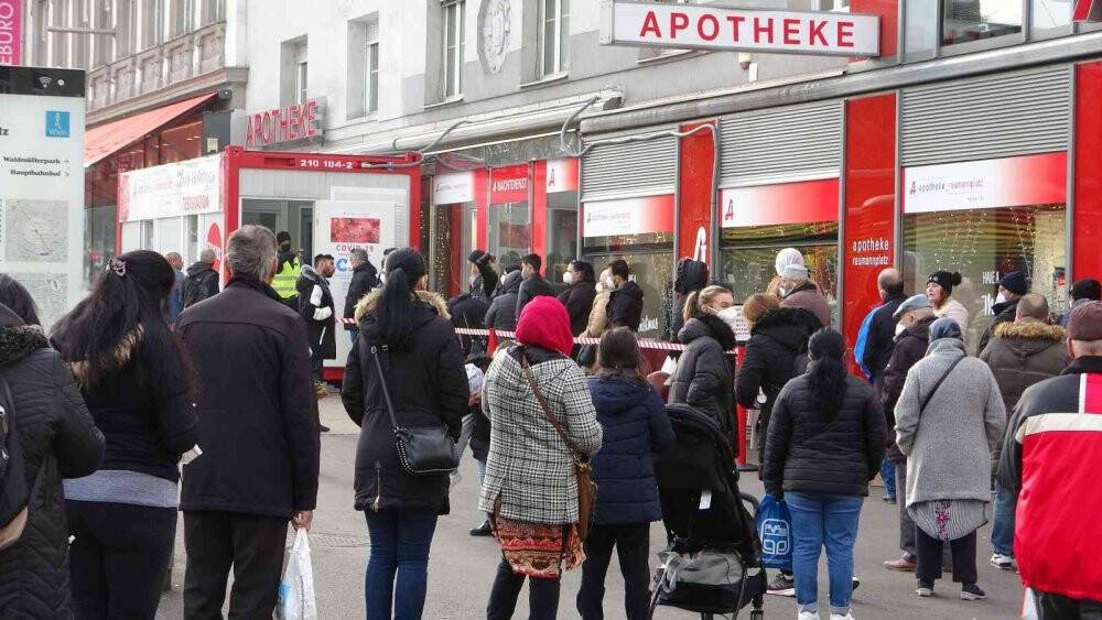Avusturya’da aşısızlara yönelik sokağa çıkma kısıtlaması yürürlüğe girdi