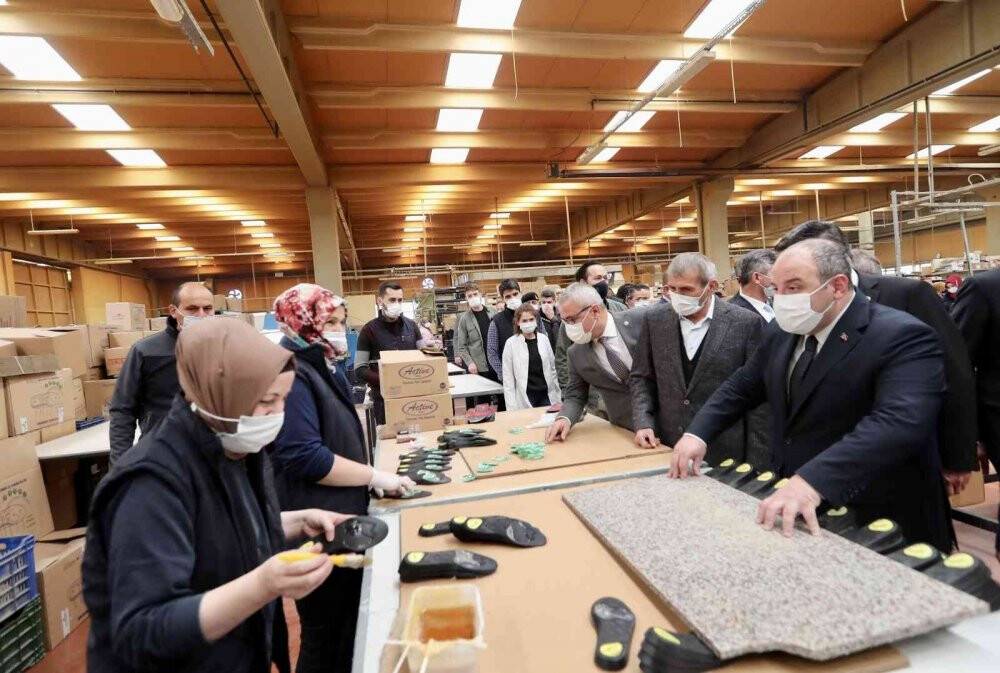 Bakan Varank, Karabük’te Organize Sanayi Bölgesi’ni gezdi