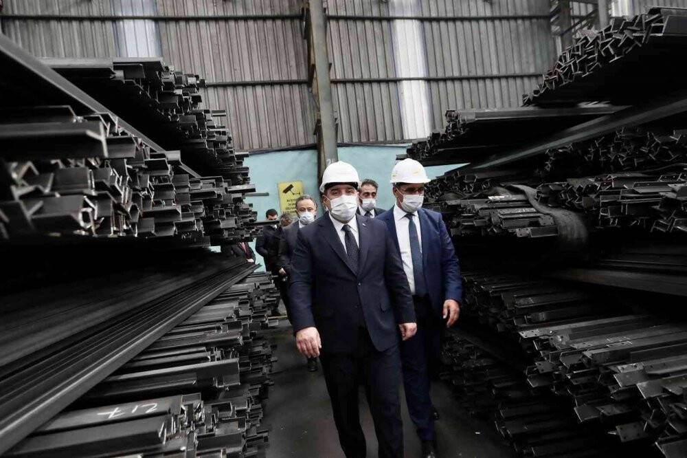 Bakan Varank, Karabük’te Organize Sanayi Bölgesi’ni gezdi