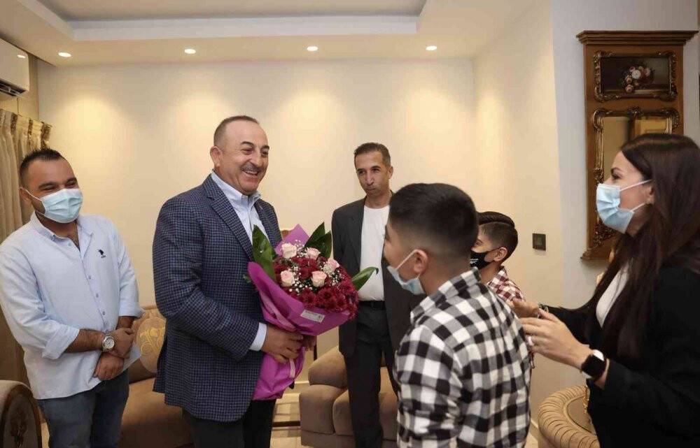 Dışişleri Bakanı Çavuşoğlu, Beyrut’taki Türk vatandaşları ile bir araya geldi
