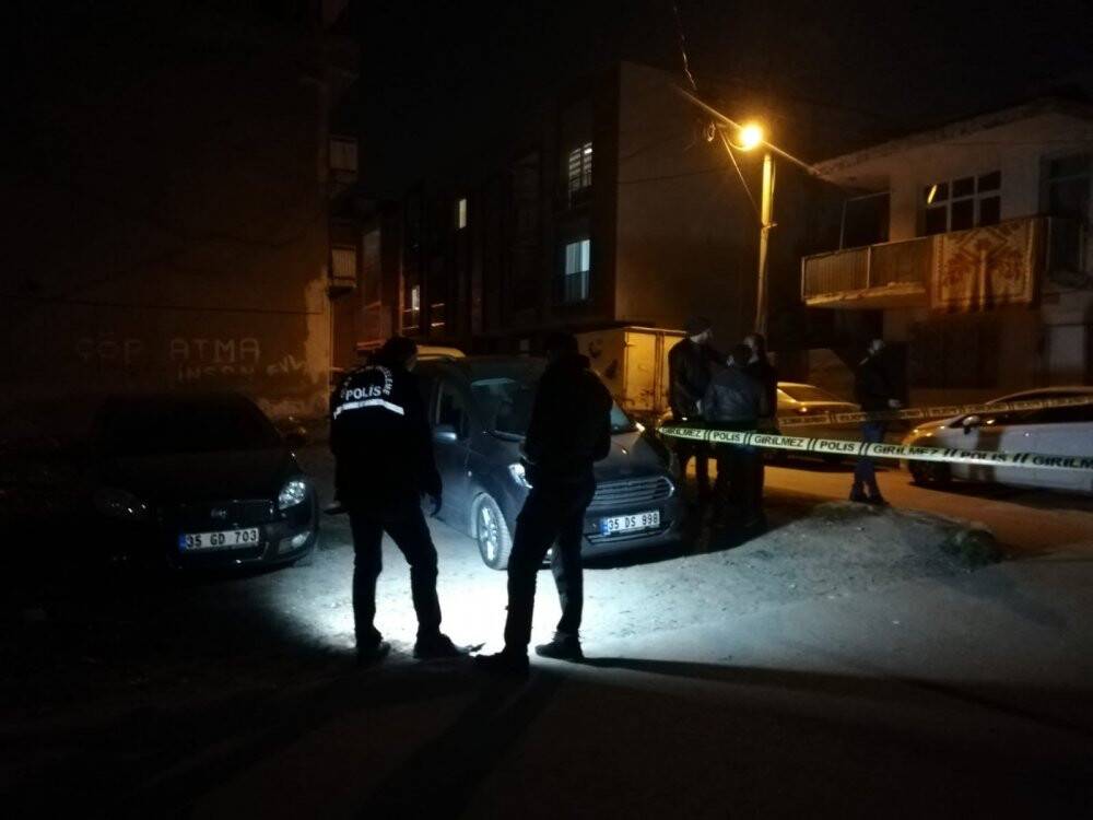 İzmir’de sokak ortasında silahla vurulan kişi öldü