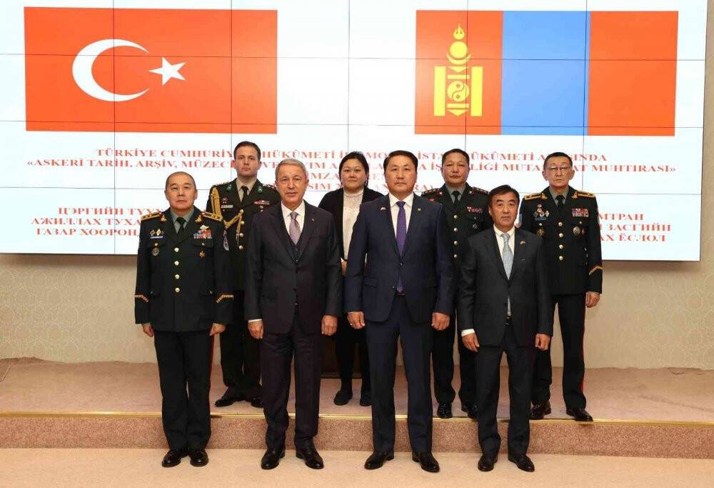 Milli Savunma Bakanı Akar, Moğalistanlı mevkidaşı ile görüştü