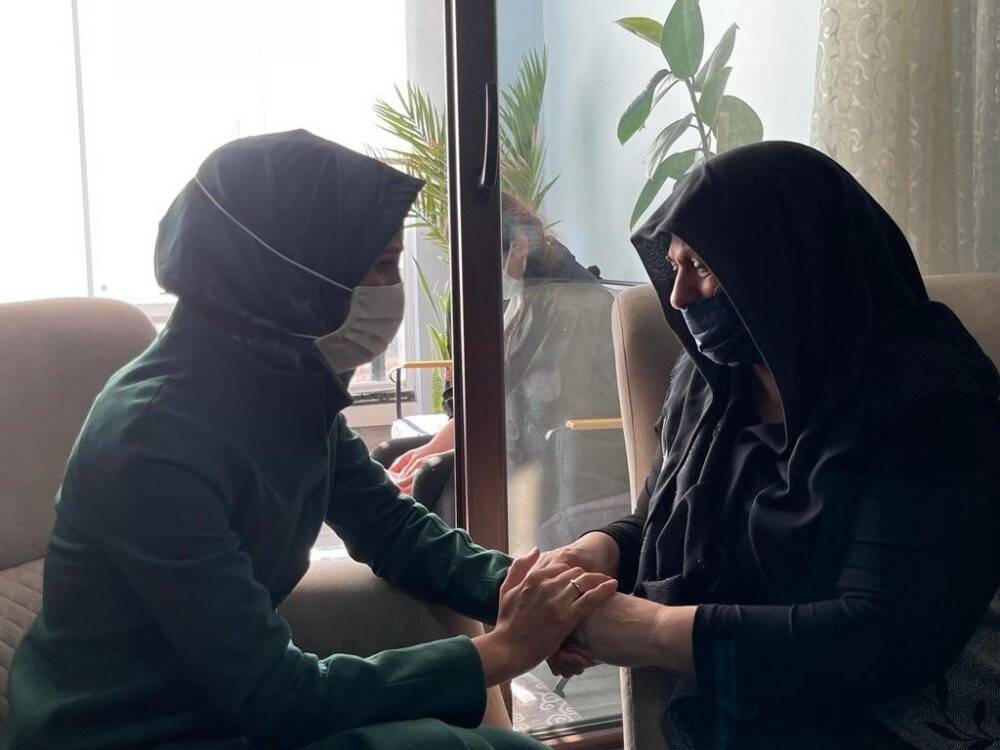Sümeyye Erdoğan Bayraktar’dan Başak Cengiz’in ailesine taziye ziyareti