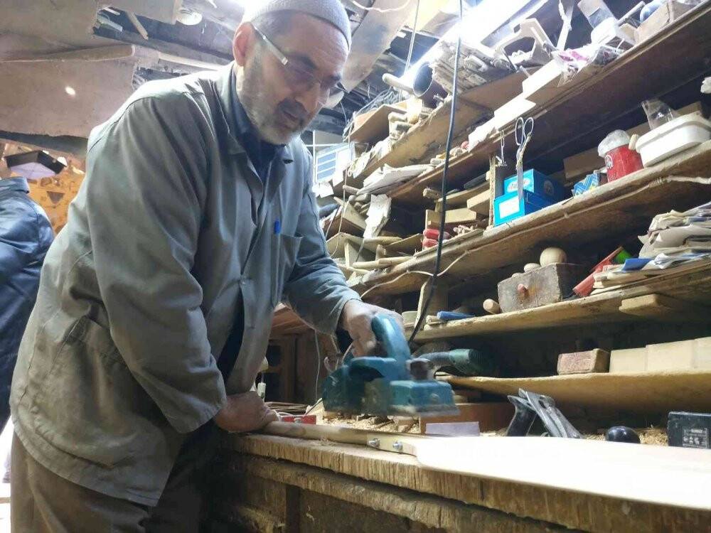 Babasının çırak olarak verdiği mesleği 59 yıldır devam ettiriyor