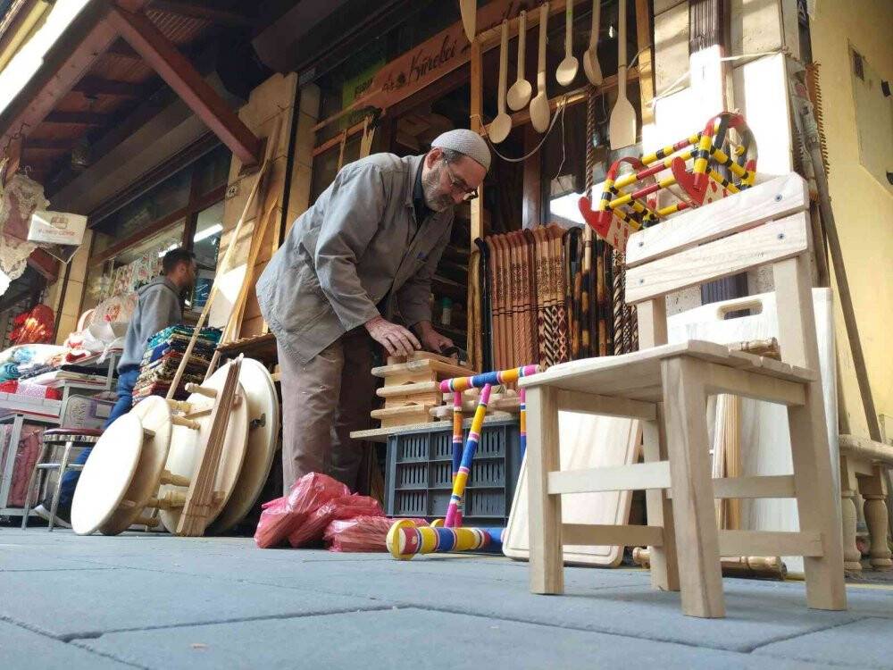 Babasının çırak olarak verdiği mesleği 59 yıldır devam ettiriyor