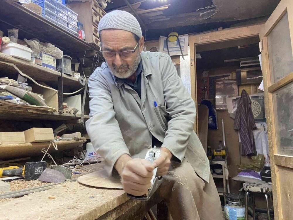 Babasının çırak olarak verdiği mesleği 59 yıldır devam ettiriyor