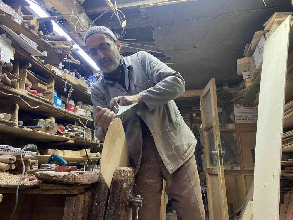 Babasının çırak olarak verdiği mesleği 59 yıldır devam ettiriyor