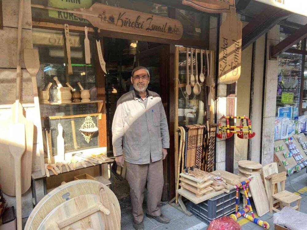 Babasının çırak olarak verdiği mesleği 59 yıldır devam ettiriyor