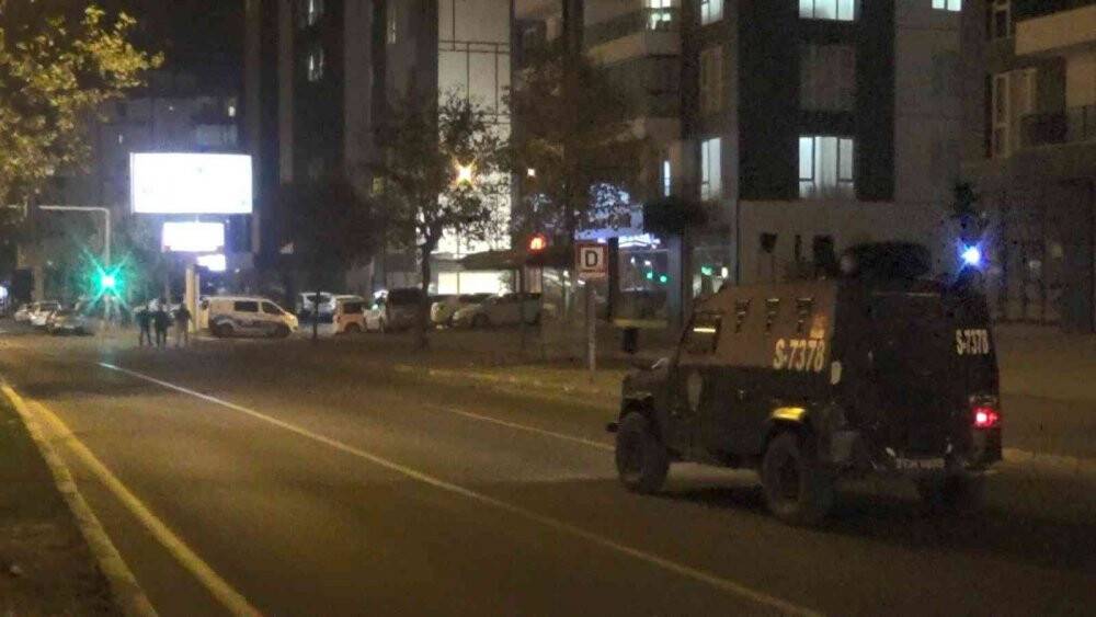 Diyarbakır’da otomobil çocuğa çarptı, akrabaları otomobile saldırdı