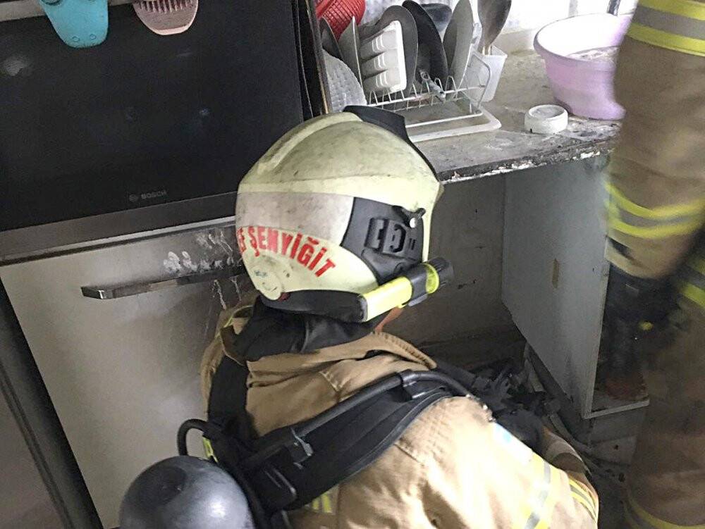 Edremit’te bulaşık makinesinden yangın çıktı