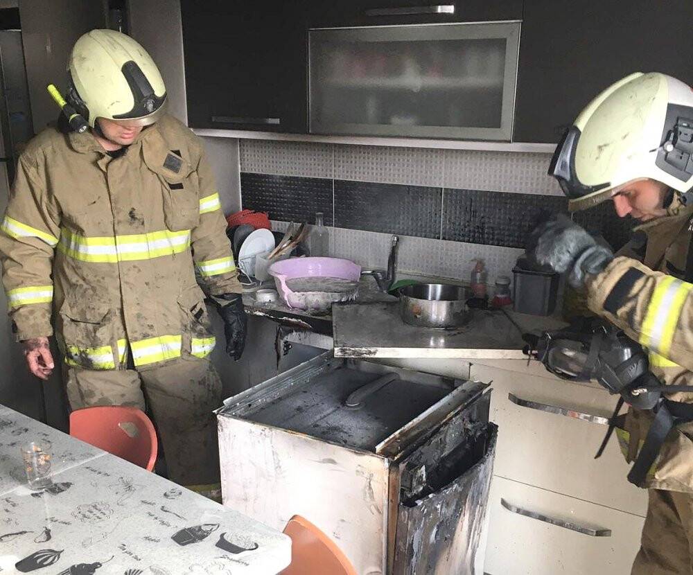 Edremit’te bulaşık makinesinden yangın çıktı