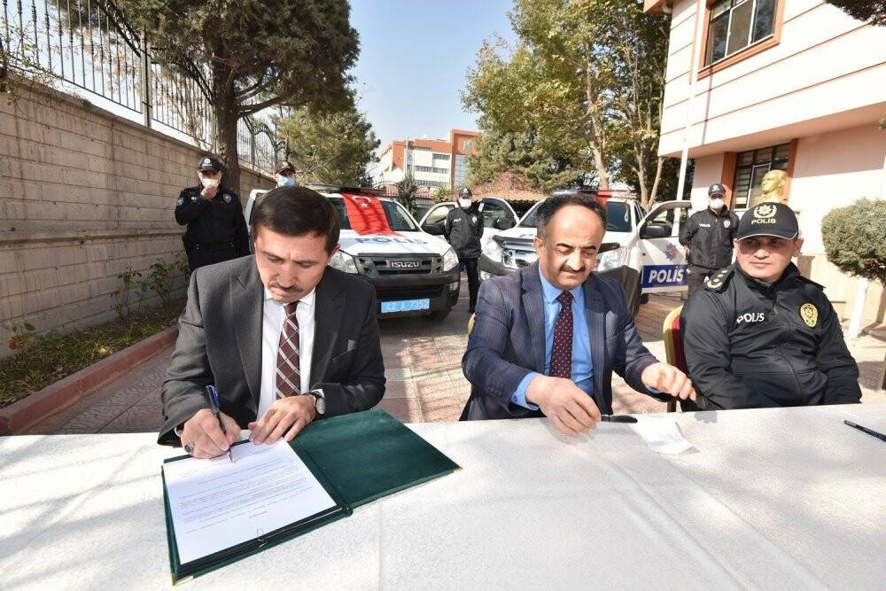 Karatay Belediyesinden emniyete araç desteği
