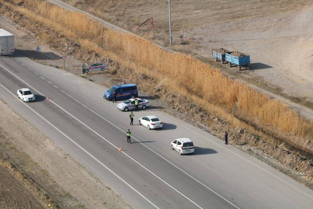 Konya'da Jandarmadan helikopter destekli trafik denetimi