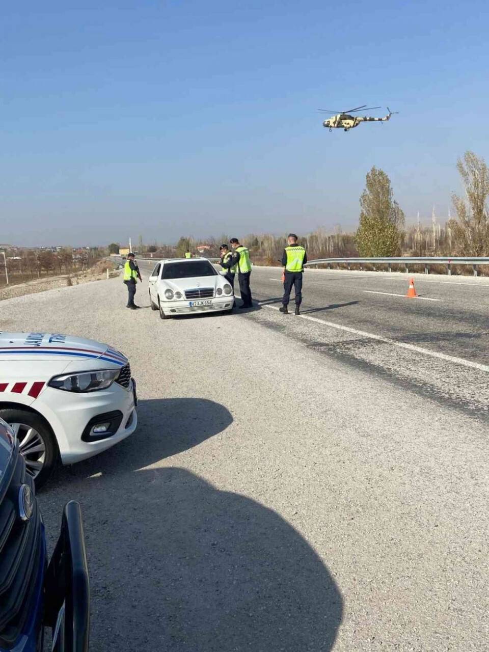 Konya'da Jandarmadan helikopter destekli trafik denetimi
